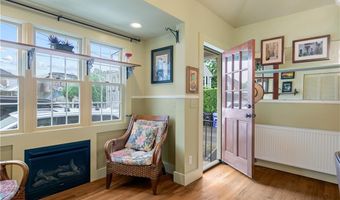 15 Ayrault St, Newport, RI 02840
