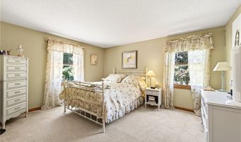 3 Carleton Ct, Amherst, NY 14221