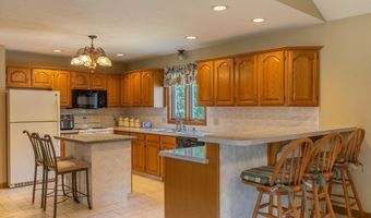 35 Jennie Cir, Agawam, MA 01001