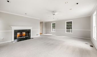 40 Nathan Hale Ct, Cheshire, CT 06410