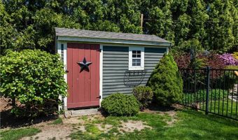 43 Academy Ave, Bristol, RI 02809