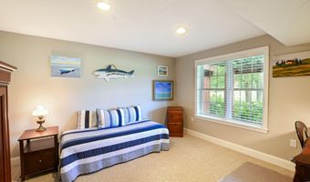 16 Amberwood Ct, Bourne, MA 02532