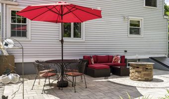 22 Rowe Pl, Bristol, CT 06010