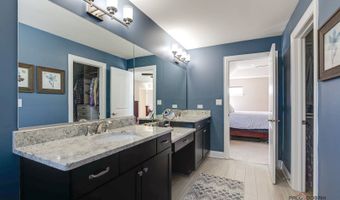 705 N Kaspar Ave, Arlington Heights, IL 60004