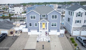 240 Fernwood Dr, Bayville, NJ 08721