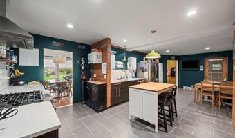 7204 Rockspring Dr, Affton, MO 63123