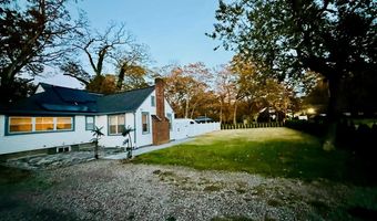 21 Locust Ave, Amityville, NY 11701