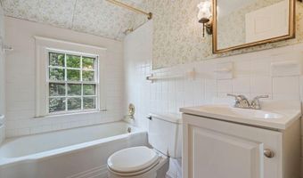 5 Phillips Rd, Falmouth, ME 04105