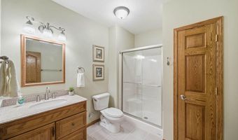 912 10th Avenue Pl, Altoona, IA 50009