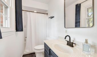1 Glen Cove Rd, Arden, NC 28704