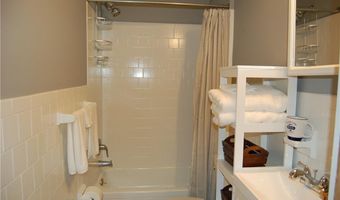 7 Nichols Ln 5, Hopkinton, RI 02832