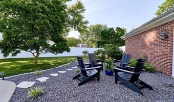 1093 Del Ebro Dr, Ballwin, MO 63011