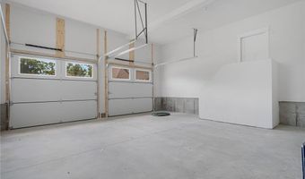 5 Braeburn Cir, Cranston, RI 02921