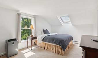 44 Winn Rd, Falmouth, ME 04105