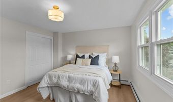 21 Hope Hill Ter, Cranston, RI 02921