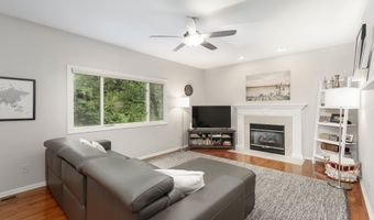 4614 Sawgrass Dr W, Ann Arbor, MI 48108