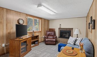2706 Meadow Glen Rd, Ames, IA 50014