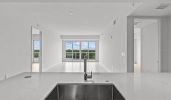 1020 SUNSET POINT Rd 611, Clearwater, FL 33755