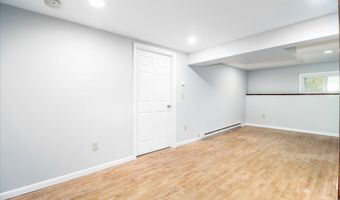 32 Pleasant St, Bethel, CT 06801