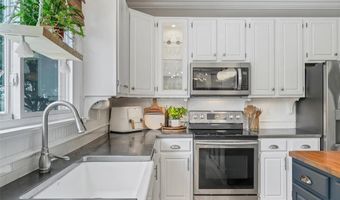 1716 Timber Ridge Estates Dr, Ballwin, MO 63011