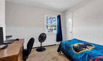27 Carver St, Bayville, NJ 08721