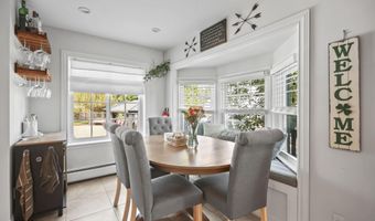 28 W Park Ave, Belford, NJ 07718