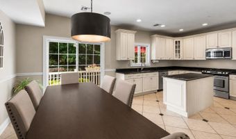 31 White Oak Ln, Aberdeen, NJ 07747