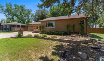201 S 5th Ave, Brandon, SD 57005