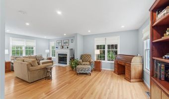 130 Village Hill Ln, North Kingstown, RI 02852