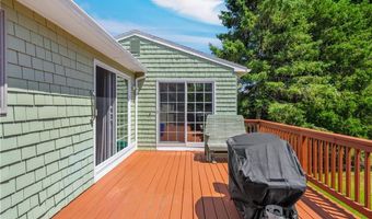 82 Hope Rd, Cranston, RI 02921