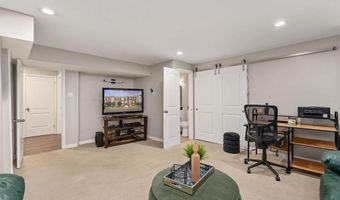 2504 WINDBREAK Dr, Alexandria, VA 22306