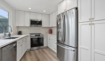 2819 Unicornio St, Carlsbad, CA 92009