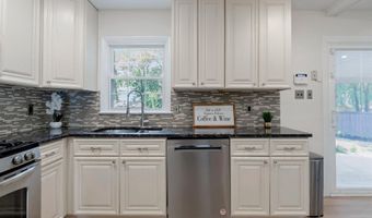 7810 HAYFIELD Rd, Alexandria, VA 22315