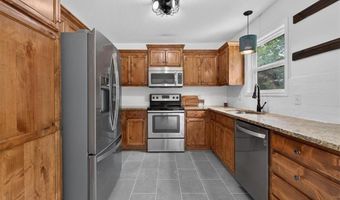 16913 Juniper Dr, Basehor, KS 66007
