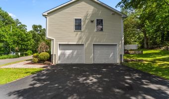 24 Ken Oaks Dr, Danbury, CT 06810
