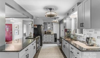 5 Deanwood Cir, Asheville, NC 28803