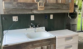 988 S Emerald Isle, Alderson, WV 24910