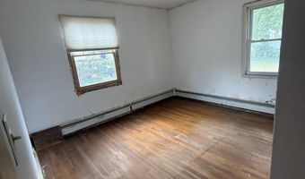 574 Hopping Rd, Belford, NJ 07718