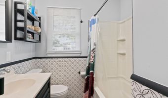 573 Sumner Ave, Belford, NJ 07718