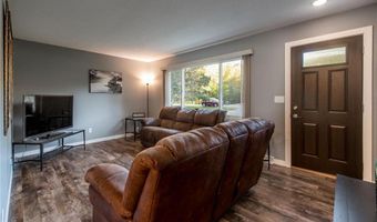 1706 Oak Knoll Dr NE, Alexandria, MN 56308