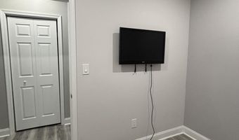 3026 E MONUMENT St, Baltimore, MD 21205