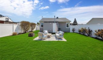 3 Kent Pl, Amityville, NY 11701