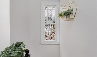 5 Conrad Ct, Newport, RI 02840