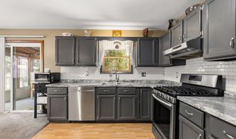 72 Louise St, Auburn, ME 04210