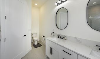 1858 Upland Dr, Ann Arbor, MI 48105