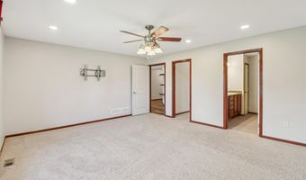 2105 6th Ave SW, Altoona, IA 50009