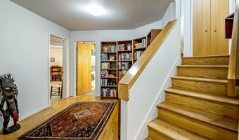 555 Glendale Cir, Ann Arbor, MI 48103