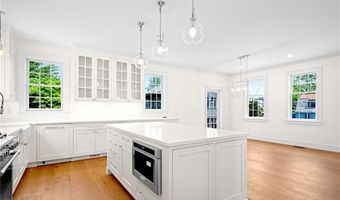 75 Bridge St, Newport, RI 02840
