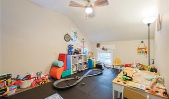 8 Lawrence St, Cumberland, RI 02864