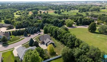 212 N Fairway Dr, Brandon, SD 57005